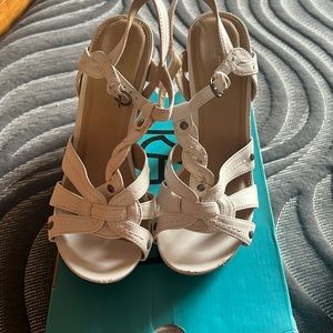 White high heel size 8.5 excellent condition